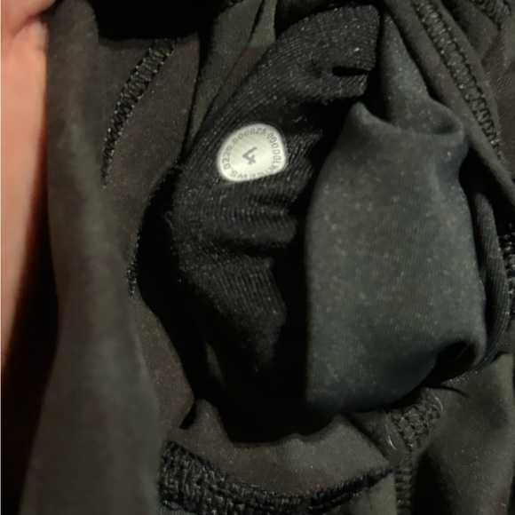 LULULEMON WUNDER TRAIN high rise shorts in camo print size 4 - Picture 3 of 4